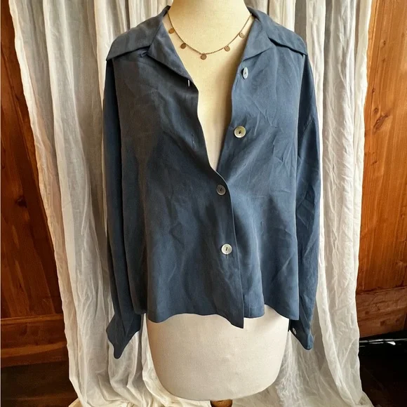 100% Silk Top 🛍 4/$15 Bundle and Save!📦 - Picture 1 of 4